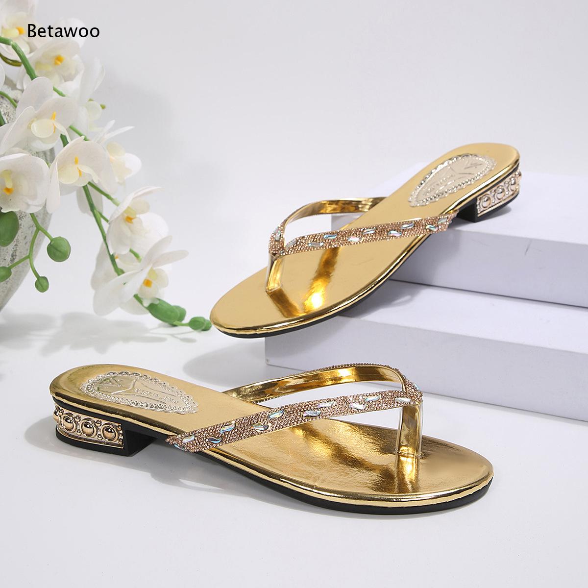 Sandały na niskim obcasie z cy – Gold Chain Sandal recenzja i cena