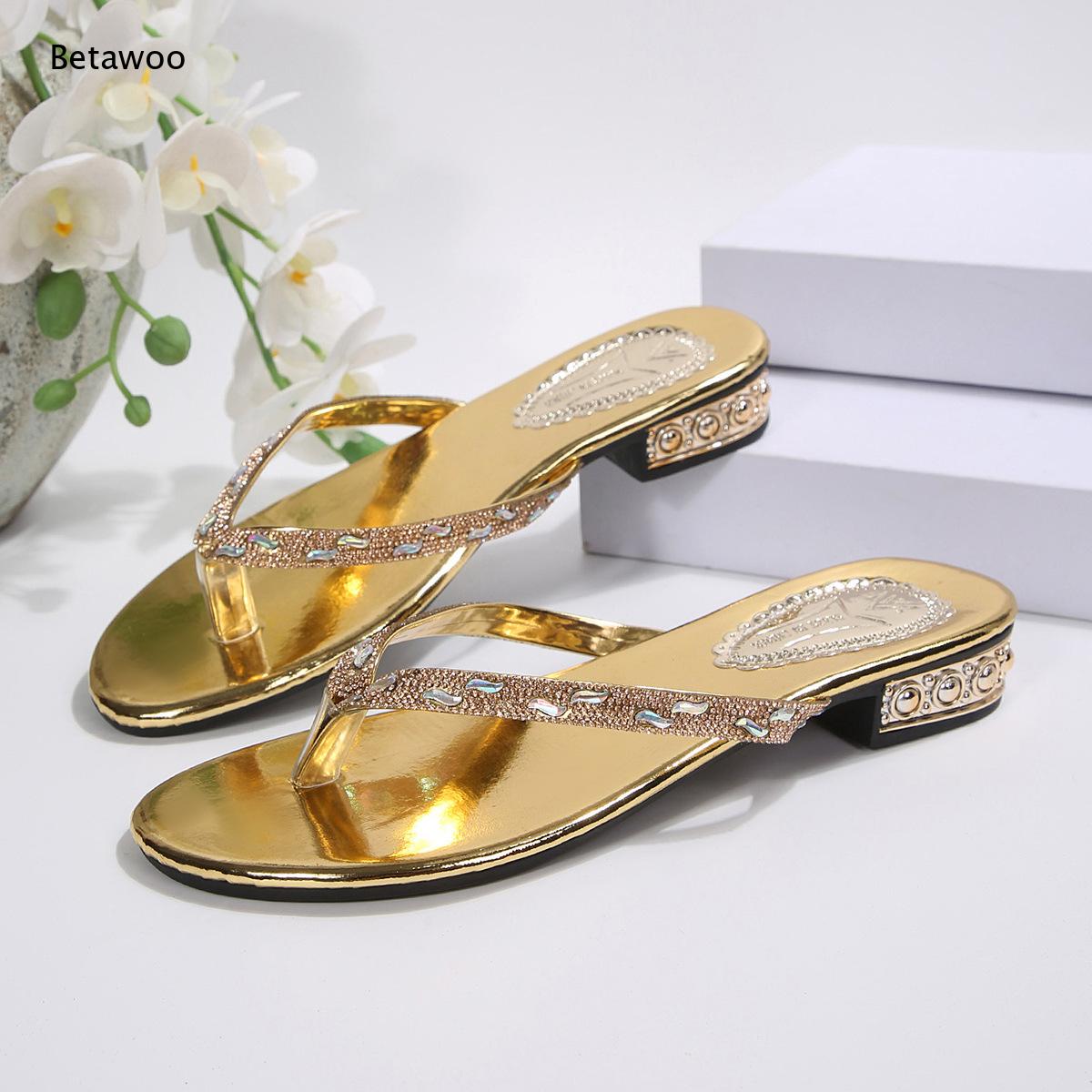 Sandały na niskim obcasie z cy – Gold Chain Sandal recenzja i cena