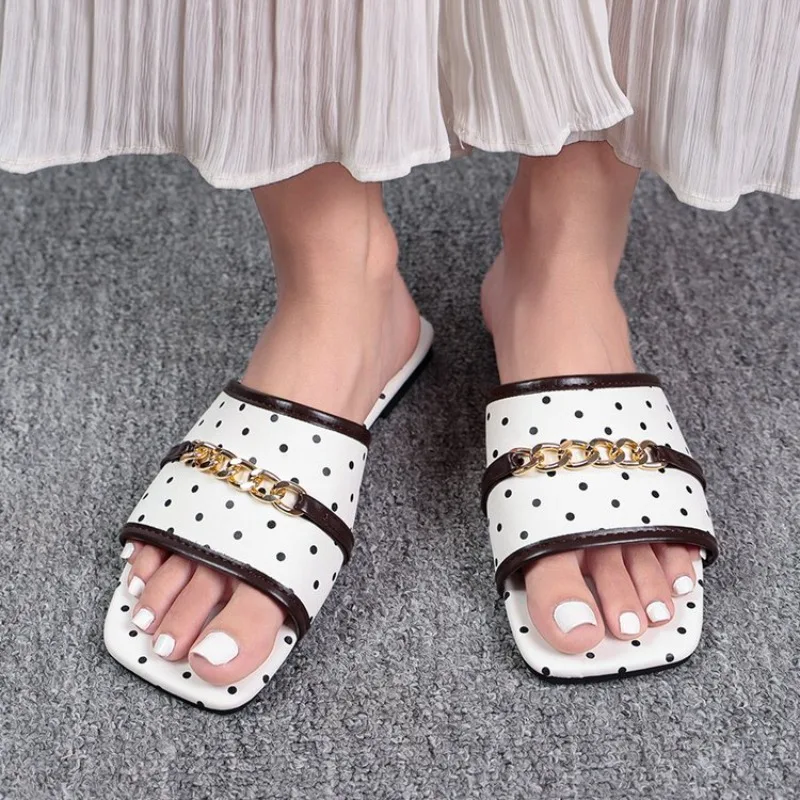 Damskie sandały z kwadratowym  – Gold Chain Sandal recenzja i cena