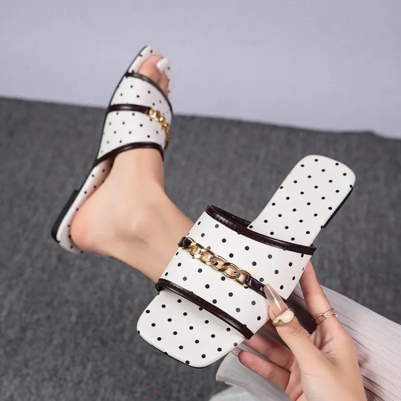 Damskie sandały z kwadratowym  – Gold Chain Sandal recenzja i cena