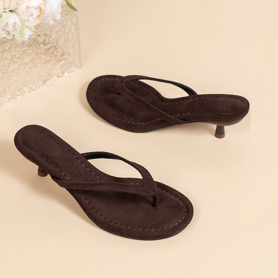 Nowe sandały na obcasie z imit – Thong Flat Sandal recenzja i cena