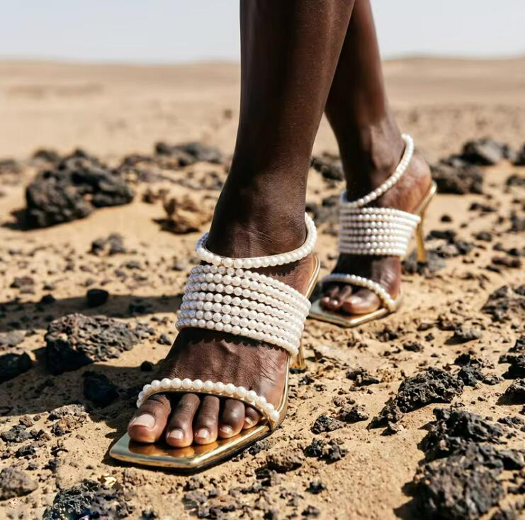 Błyszczące perłowe łańcuszki,  – Gold Chain Sandal recenzja i cena